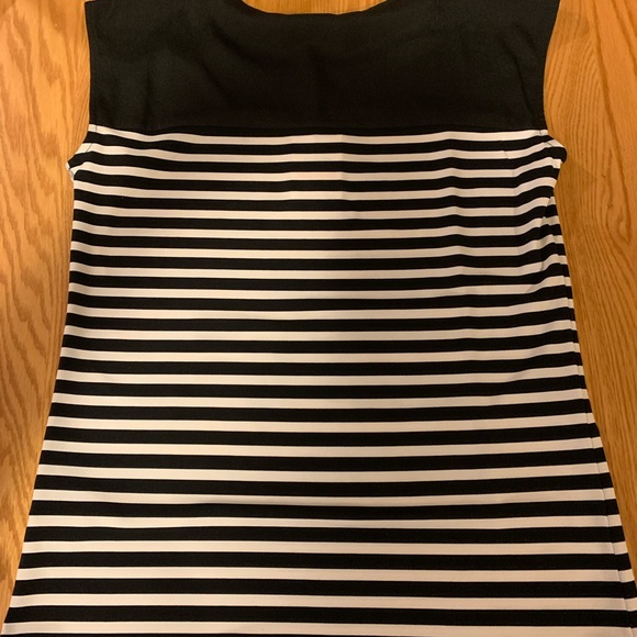 Nwt Calvin Klein sleeveless blouse. - Picture 2 of 4